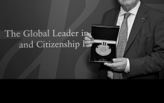    Źͽ ȣ Spyridon Flogaitis ,  ִ ۷ι ùλ 